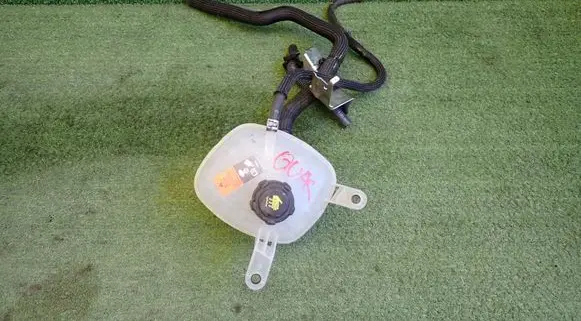 Nissan Qashqai J12 Coolant expansion tank/reservoir 