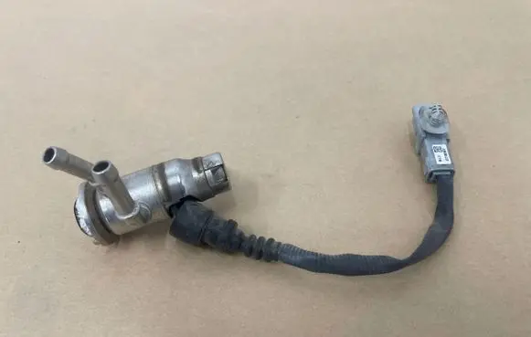 Mercedes-Benz E C207 W207 AdBlue injector A2C15889300 060720