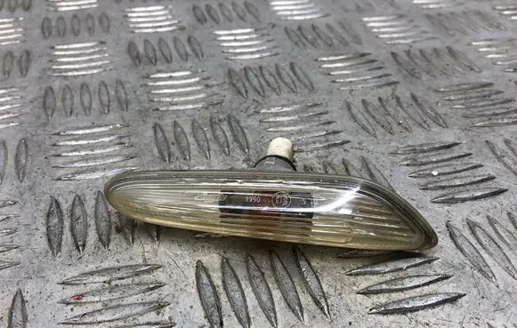 BMW 5 E60 E61 Front fender indicator light 8382104