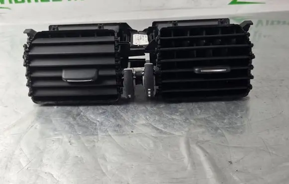 Volvo XC60 Dash center air vent grill 1006806 8028 06777