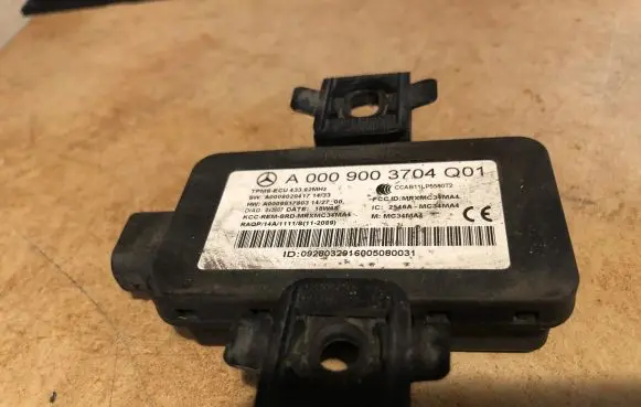 Mercedes-Benz GLA W156 X156 Tire pressure control unit A0009003704Q01