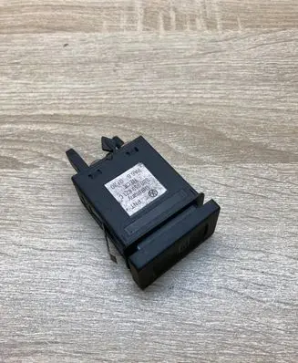 Volkswagen PASSAT B5 Windscreen/window heater switch 3B0959621C