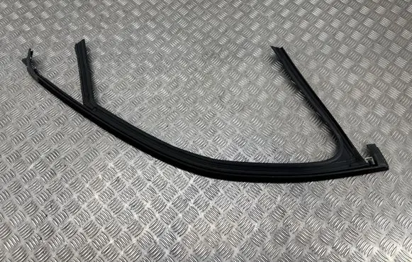 Opel Mokka X Rubber seal front door window/glass 9834496980