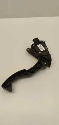 Renault Twingo III Accelerator throttle pedal 180023357r A4532900800 13580002