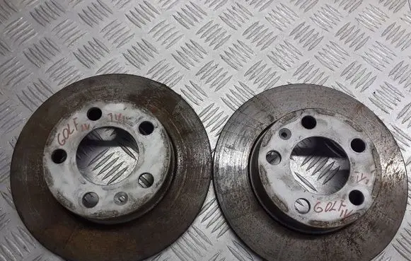 Volkswagen Golf IV Rear brake disc