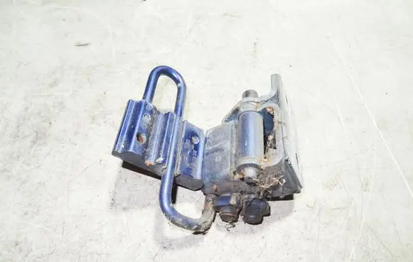 Audi A4 S4 B6 8E 8H Rear door lower hinge 8E0833411