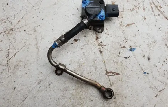 BMW X3 E83 Exhaust gas pressure sensor 7808013 780801301 16007808013