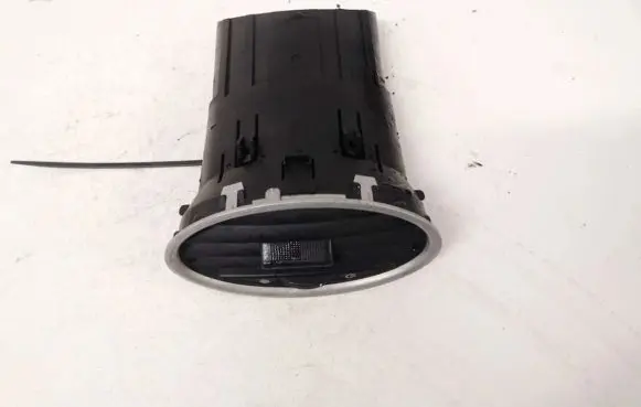 Ford Focus Dash center air vent grill 4m51a014l21ad 4m51-a014l21-ad