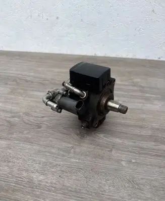 Volkswagen Touran II Fuel injection high pressure pump 03L130755E