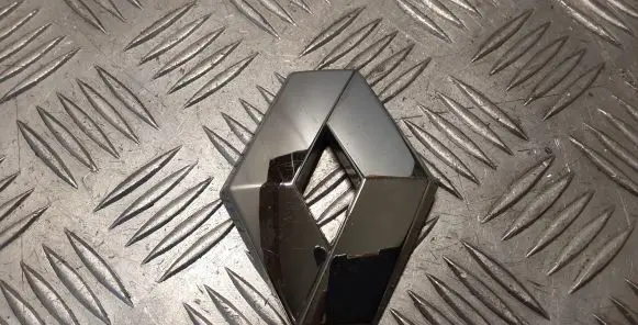 Renault Latitude (L70) Manufacturers badge/model letters 