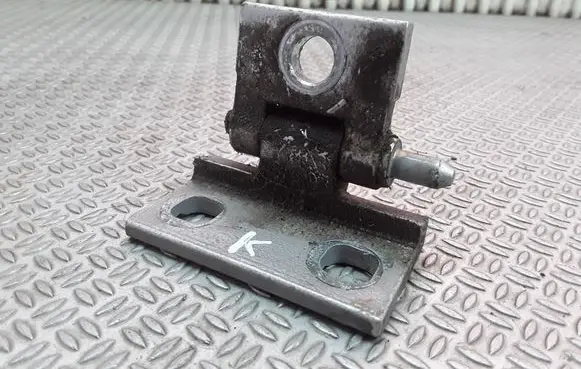 Volvo V70 Front door lower hinge 