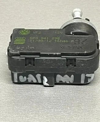 Volkswagen Touran III Headlight level adjustment motor 5P0941295 984999