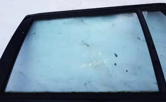 Mitsubishi Pajero Rear door window glass