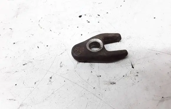 Volvo S40, V40 Fuel Injector clamp holder