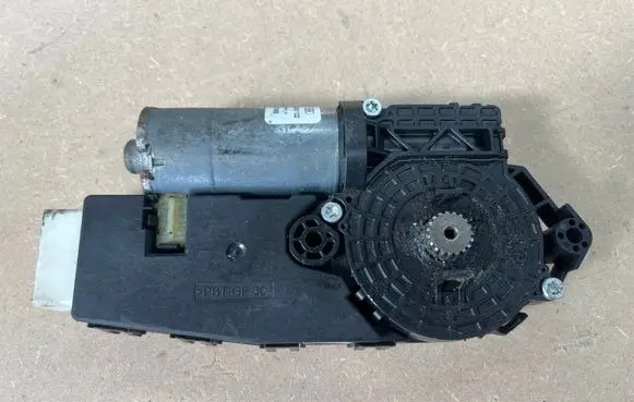 Mercedes-Benz C W205 Sunroof motor/actuator A2059002729 A2059025014 A2059013212