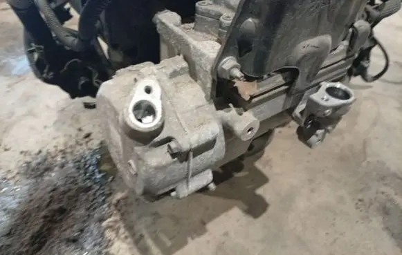 Renault Fluence Air conditioning (A/C) compressor (pump) 926004760R