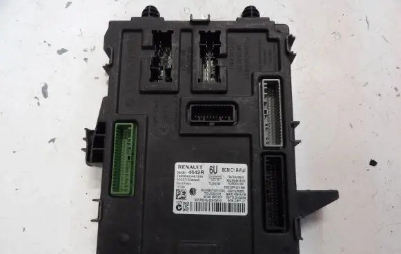 Renault Megane IV Comfort/convenience module 284B14642R A2C3779780600 18958483487339