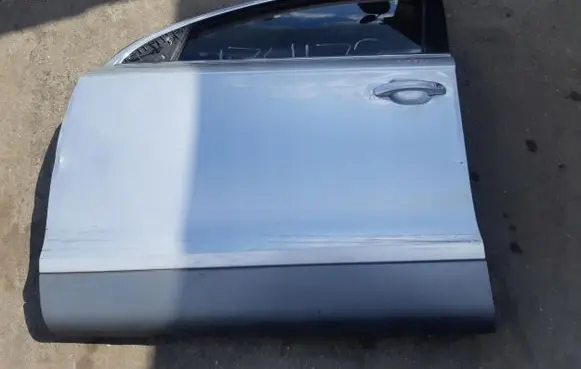 Audi Q7 4L Front door
