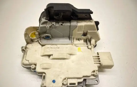 Audi A4 S4 B7 8E 8H Front door lock 8E1837015