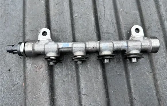 Infiniti FX Fuel main line pipe H8200897892 H8200880547 0281006046