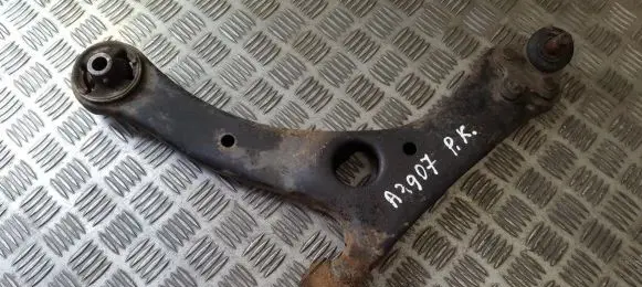Toyota Corolla Verso E121 Front lower control arm/wishbone