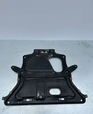 BMW 4 F36 Gran coupe Engine splash shield/under tray 6860952