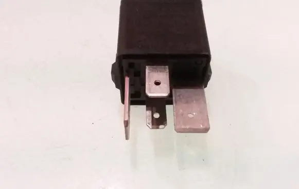 Volkswagen PASSAT B6 Other relay 1K0951253A V23134J52X430