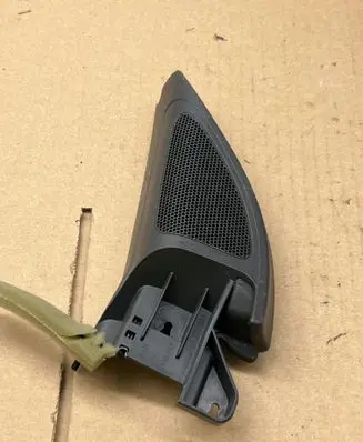 Front door high frequency speaker