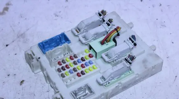 Ford C-MAX II Fuse module BV6N14A073FR 522075F02 002581