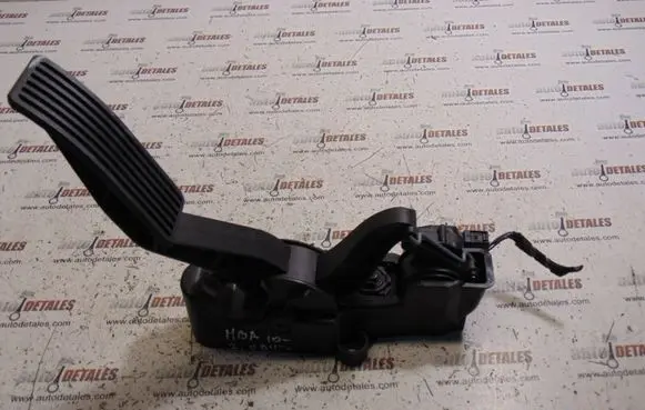 Mercedes-Benz A W169 Accelerator throttle pedal A1693000604