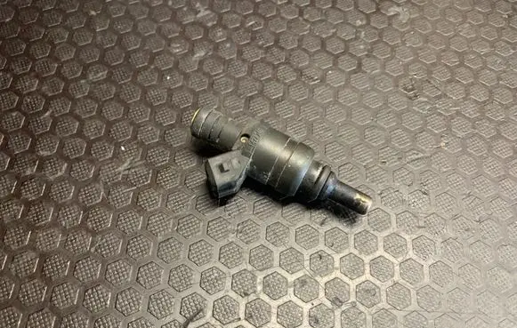 BMW 3 E46 Fuel injector 1427240