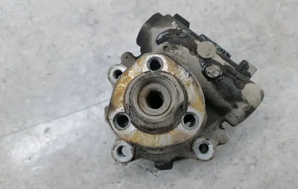 Volkswagen Transporter - Caravelle T4 Power steering pump 