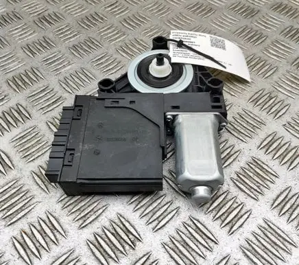 Volvo XC40 Front door window regulator motor 31674758