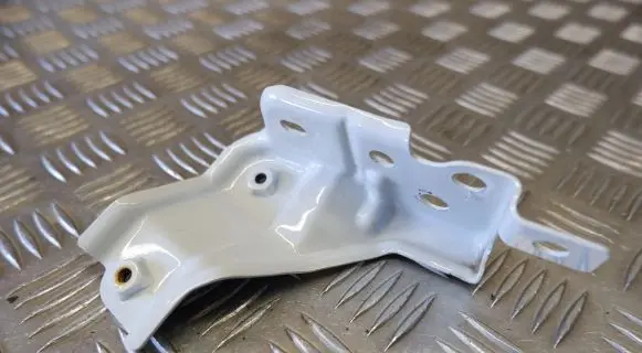 Fender mounting bracket