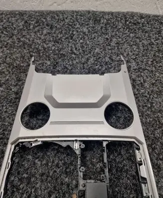 Volkswagen Touareg III Other center console (tunnel) element 761864089