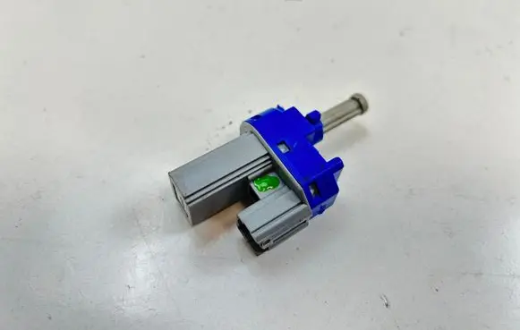 Mazda 3 II Brake pedal sensor switch BP4K