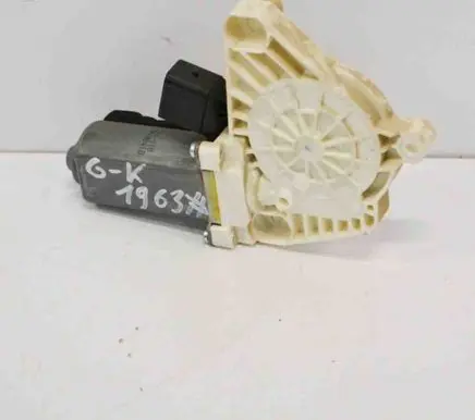 Mercedes-Benz CLA C117 X117 W117 Rear door window regulator motor