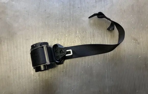 Rear seatbelt