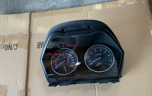 BMW X1 F48 F49 Speedometer (instrument cluster) 6834485