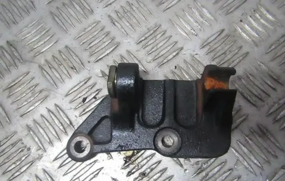 Toyota Avensis T250 Engine mounting bracket 125110g010 12511-0g010