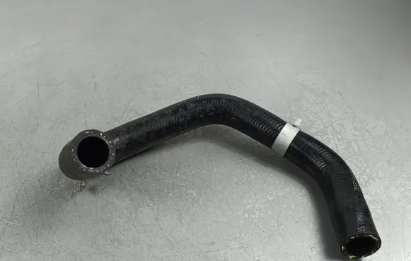 Coolant pipe/hose