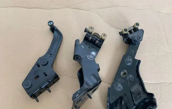 Mercedes-Benz Citan W415 Sliding door upper roller guide/hinge 