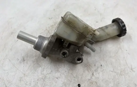 Mitsubishi Lancer X Master brake cylinder 03350890031