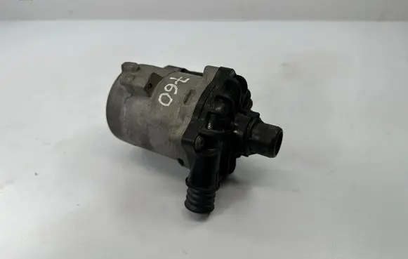 BMW 5 GT F07 Water pump 7566335 11517566335
