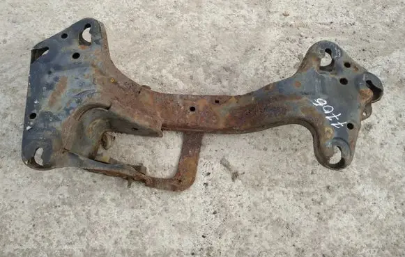 BMW X5 E53 Engine mounting bracket
