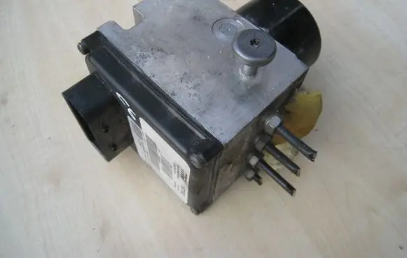Citroen C6 ABS Pump 15871903