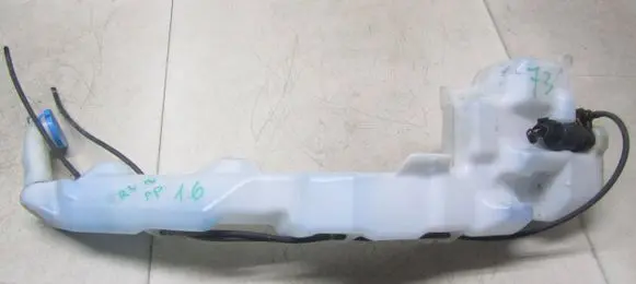 Honda CR-V Windshield washer fluid reservoir/tank