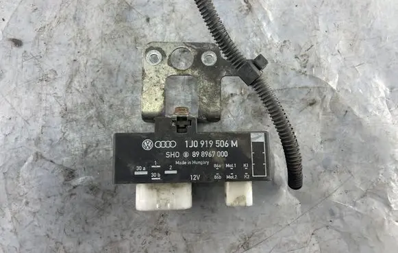 Volkswagen Polo IV 9N3 Coolant fan relay 1J0919506M 898967000