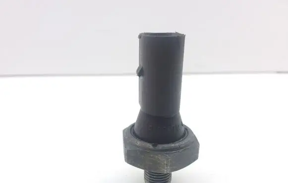 Audi A4 S4 B7 8E 8H Oil pressure sensor 038919081D