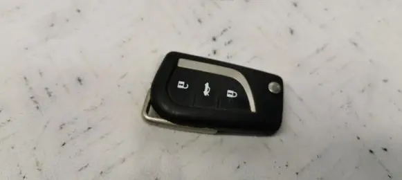 Toyota Avensis T270 Ignition key/card S000048016